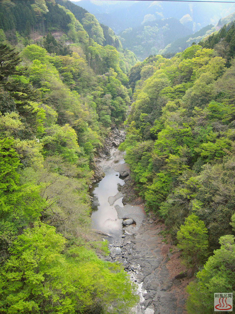 白川橋から荒川上流を望む